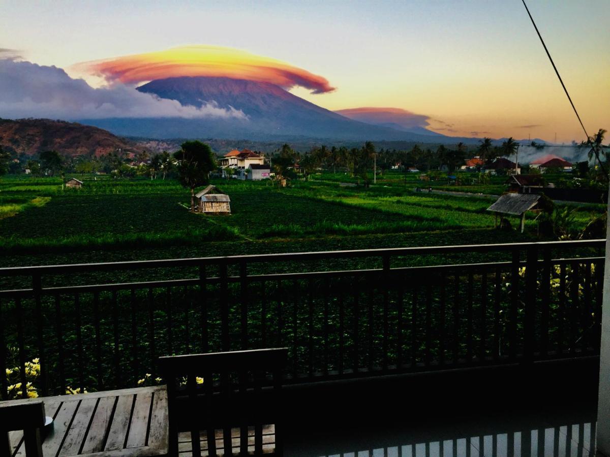 D'Uma Amed Homestay 외부 사진
