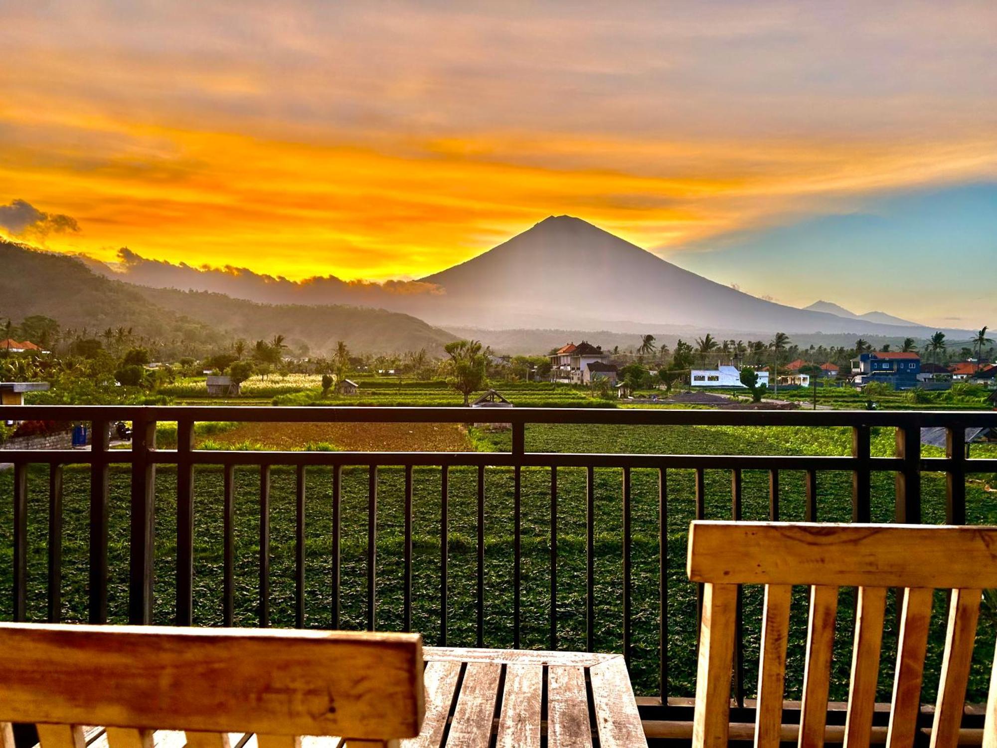 D'Uma Amed Homestay 외부 사진