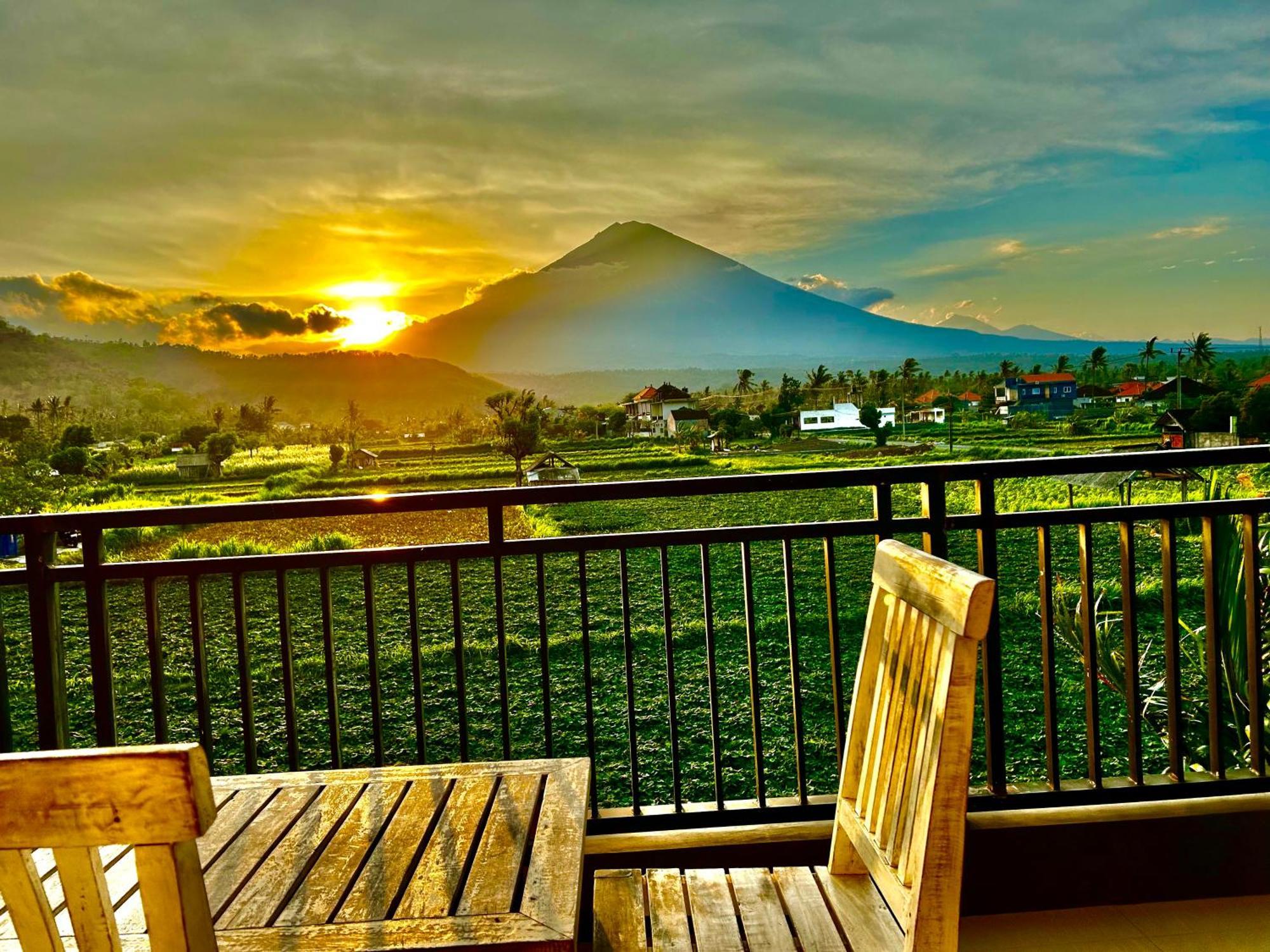 D'Uma Amed Homestay 외부 사진