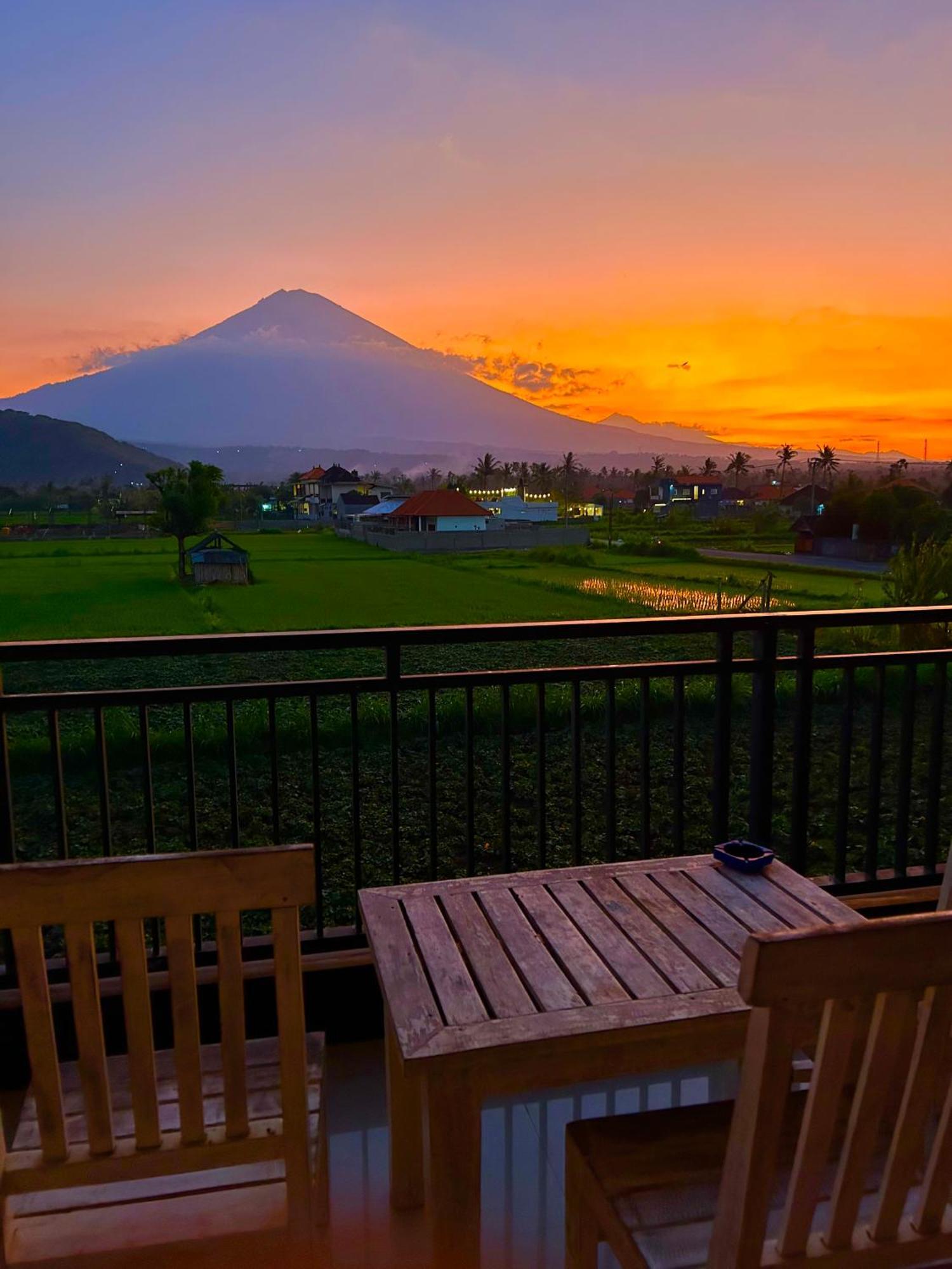 D'Uma Amed Homestay 외부 사진